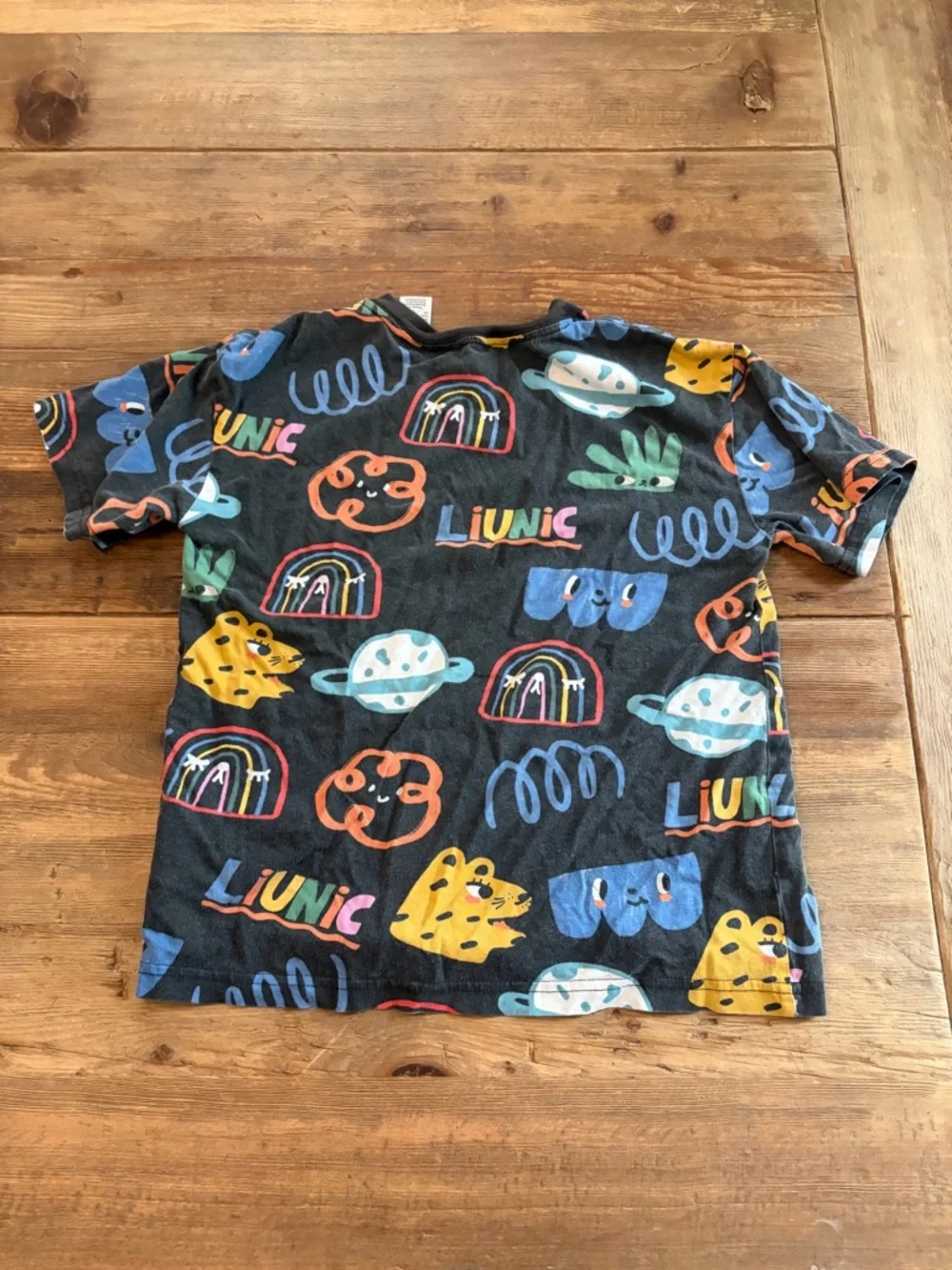 H&M x Liunic Kids Graphic T-Shirt Size 6-8Y Limited Edition Rainbow Planet Tee